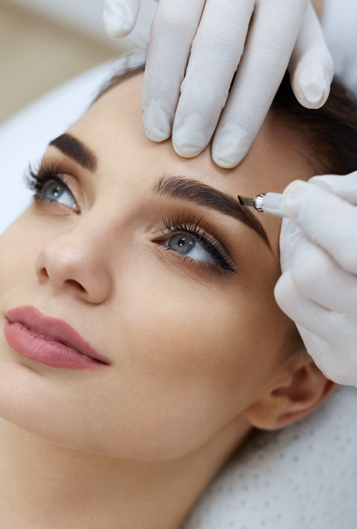 Maquillage semi-permanent des sourcils - Microblading Microshading